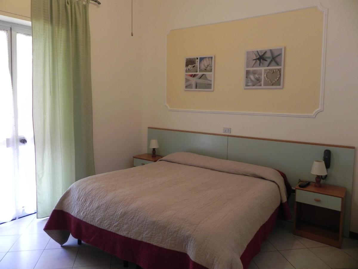 Hotel Ondina Viareggio Kültér fotó