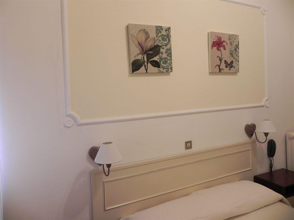 Hotel Ondina Viareggio Kültér fotó