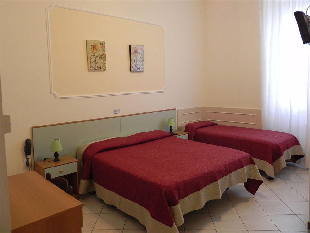 Hotel Ondina Viareggio Kültér fotó