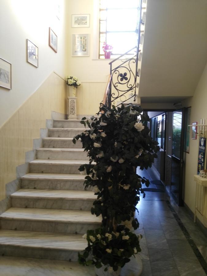 Hotel Ondina Viareggio Kültér fotó